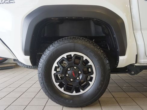 Certified 2025 Toyota Tacoma TRD Off-Road AWD/4WD image 30