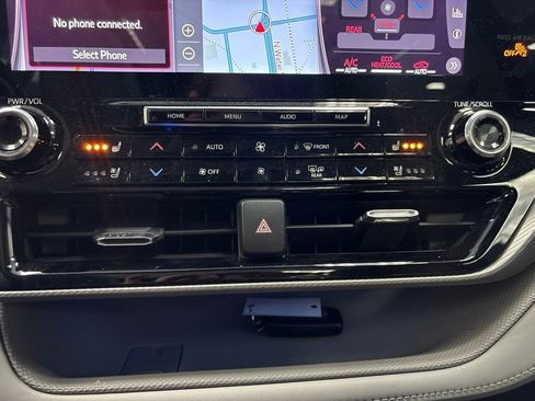 Used 2022 Toyota Highlander Platinum FWD image 39