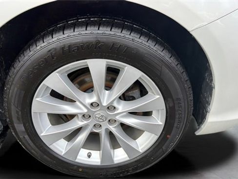 Used 2014 Toyota Venza LE image 28