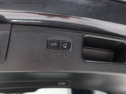 Used 2024 Porsche Macan AWD/4WD image 28