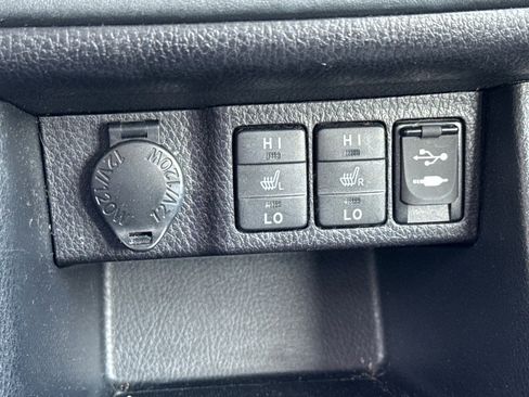 Used 2017 Toyota Corolla LE image 12