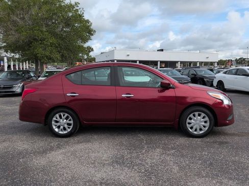 Certified 2017 Nissan Versa SV FWD image 3