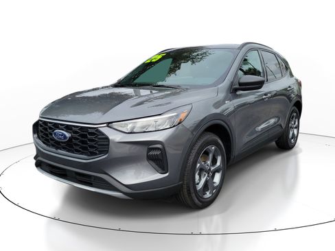 Used 2025 Ford Escape ST-Line w/ Tech Pack #1 AWD/4WD image 3