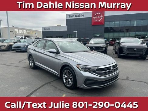 Used 2024 Volkswagen Jetta SE FWD image 1