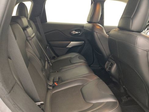 Used 2018 Jeep Cherokee Latitude Plus image 19