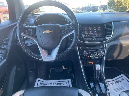 Used 2018 Chevrolet Trax Premier w/ Midnight Edition AWD/4WD image 19