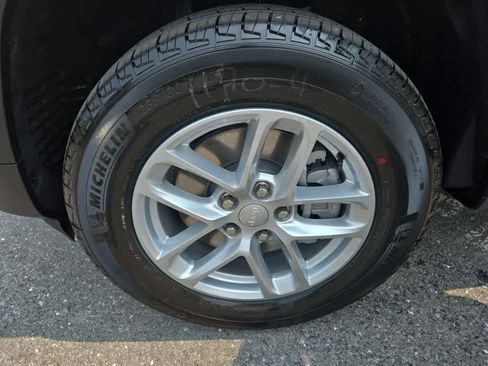 New 2025 Jeep Grand Cherokee L Laredo w/ Luxury Tech Group I image 33