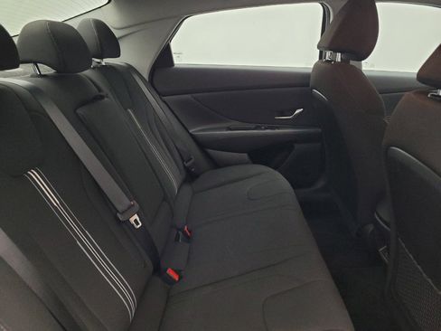 Used 2025 Hyundai Elantra SEL FWD image 19