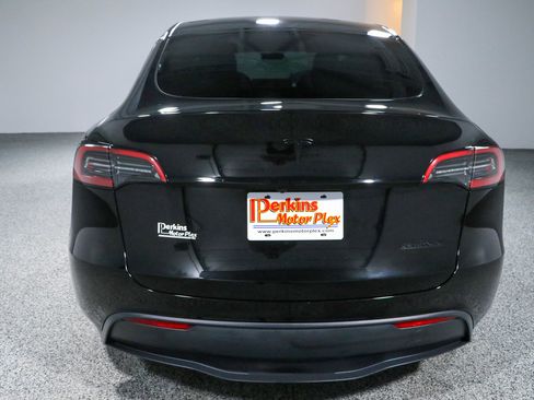Used 2024 Tesla Model Y Long Range AWD/4WD image 8