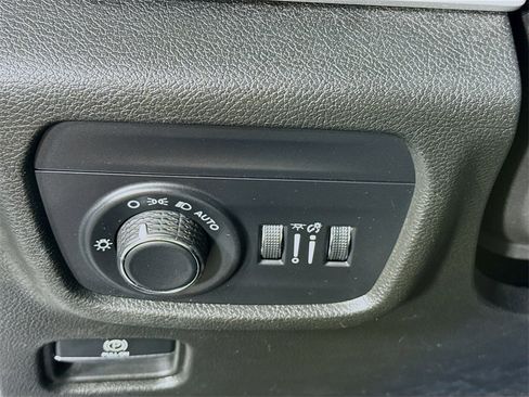 Used 2023 Jeep Grand Cherokee Altitude image 19