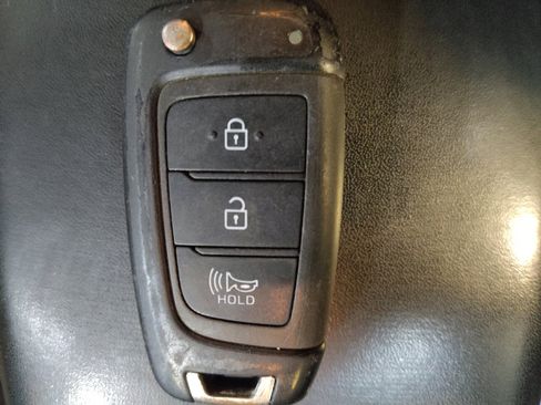Used 2024 Hyundai Venue SE FWD image 32
