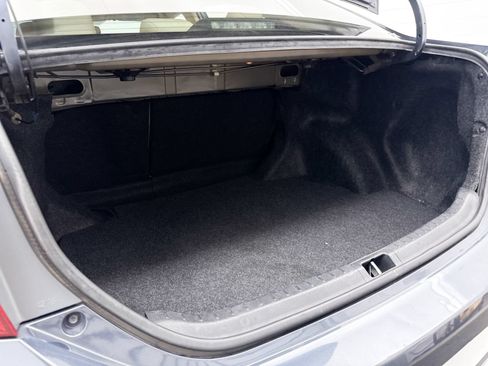 Used 2017 Toyota Corolla LE w/ Carpet Mat Package (TMS) FWD image 23