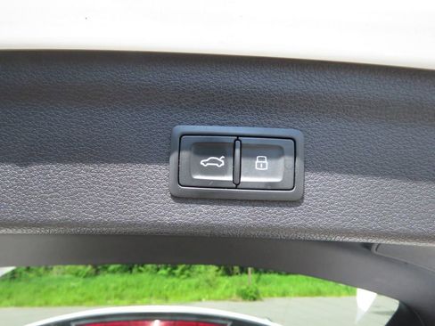 Used 2022 Audi Q3 2.0T Premium w/ Convenience Package AWD/4WD image 18