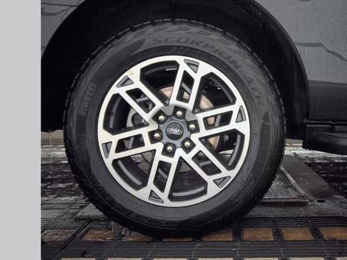 Used 2025 Ford Expedition Active AWD/4WD image 8