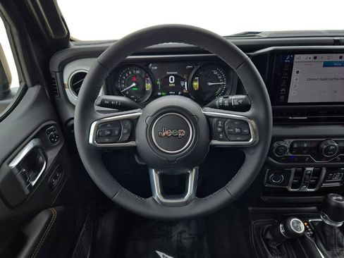 Used 2025 Jeep Wrangler Unlimited Sahara w/ Safety Group AWD/4WD image 22