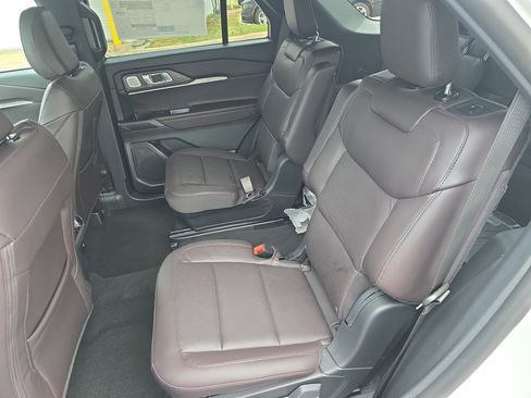 New 2026 Ford Explorer Platinum image 15