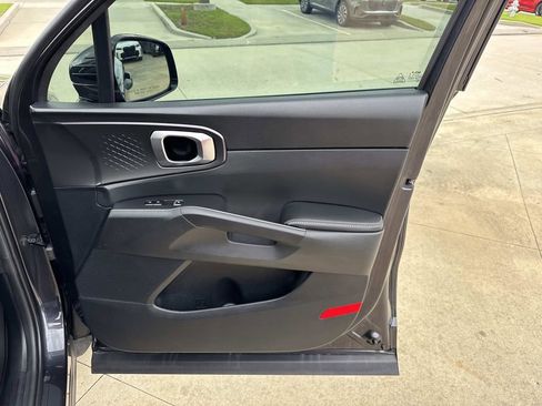 Used 2025 Kia Sorento EX w/ Panoramic Sunroof Package FWD image 14