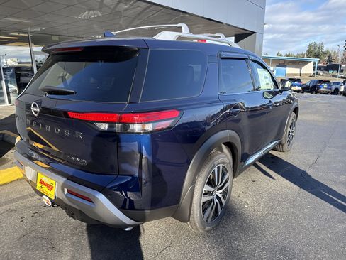 New 2025 Nissan Pathfinder Platinum w/ Black Appearance Package image 8