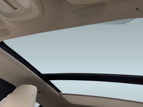 Certified 2024 Volvo XC40 B5 Plus w/ Climate Package image 15