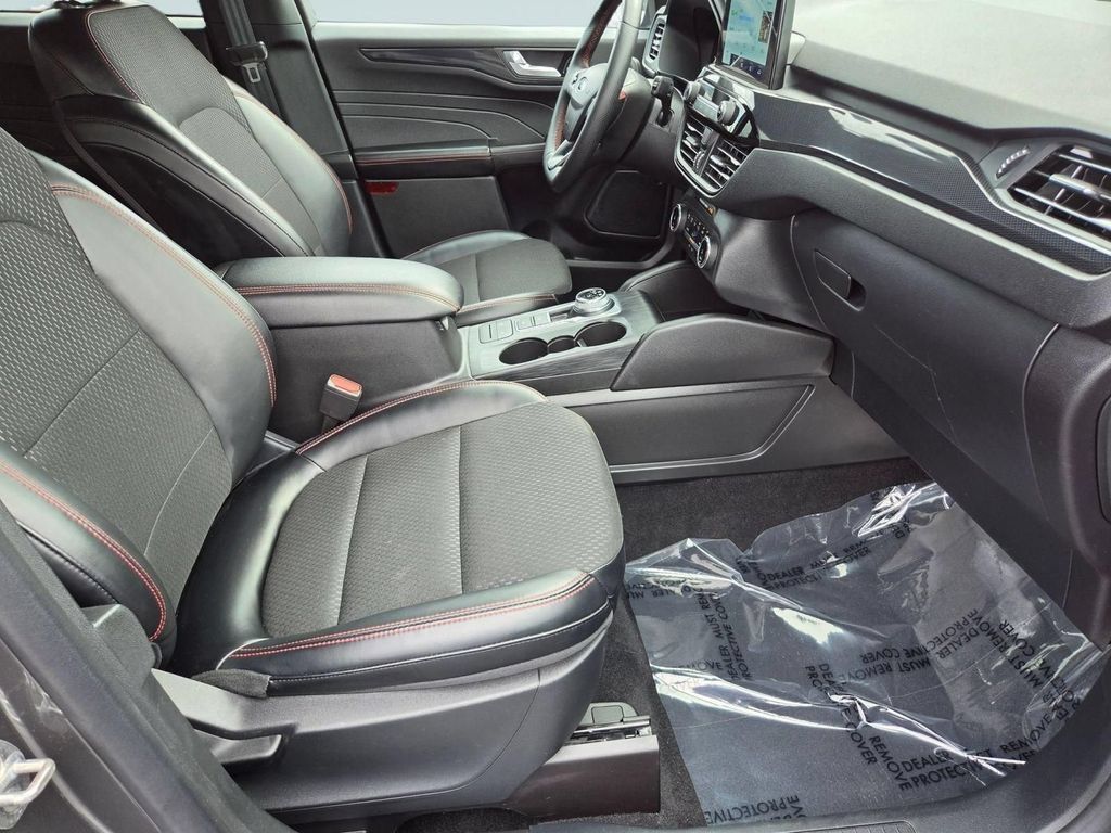 Used 2025 Ford Escape ST-Line AWD/4WD image 30
