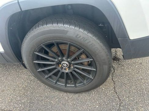 Used 2018 Jeep Cherokee Limited AWD/4WD image 6