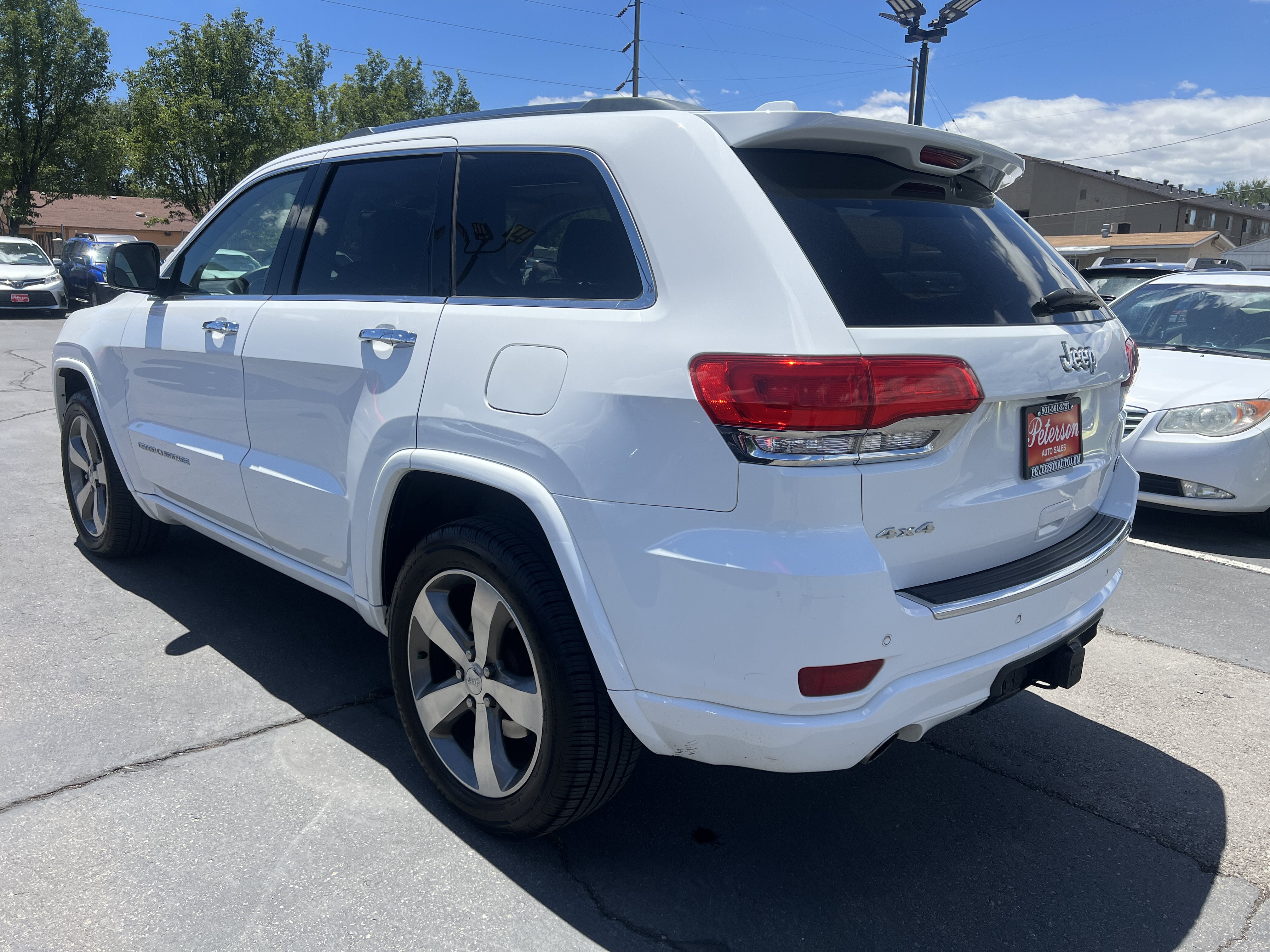 Used 2015 Jeep Grand Cherokee Overland w/ Advanced Technology Group AWD/4WD image 7