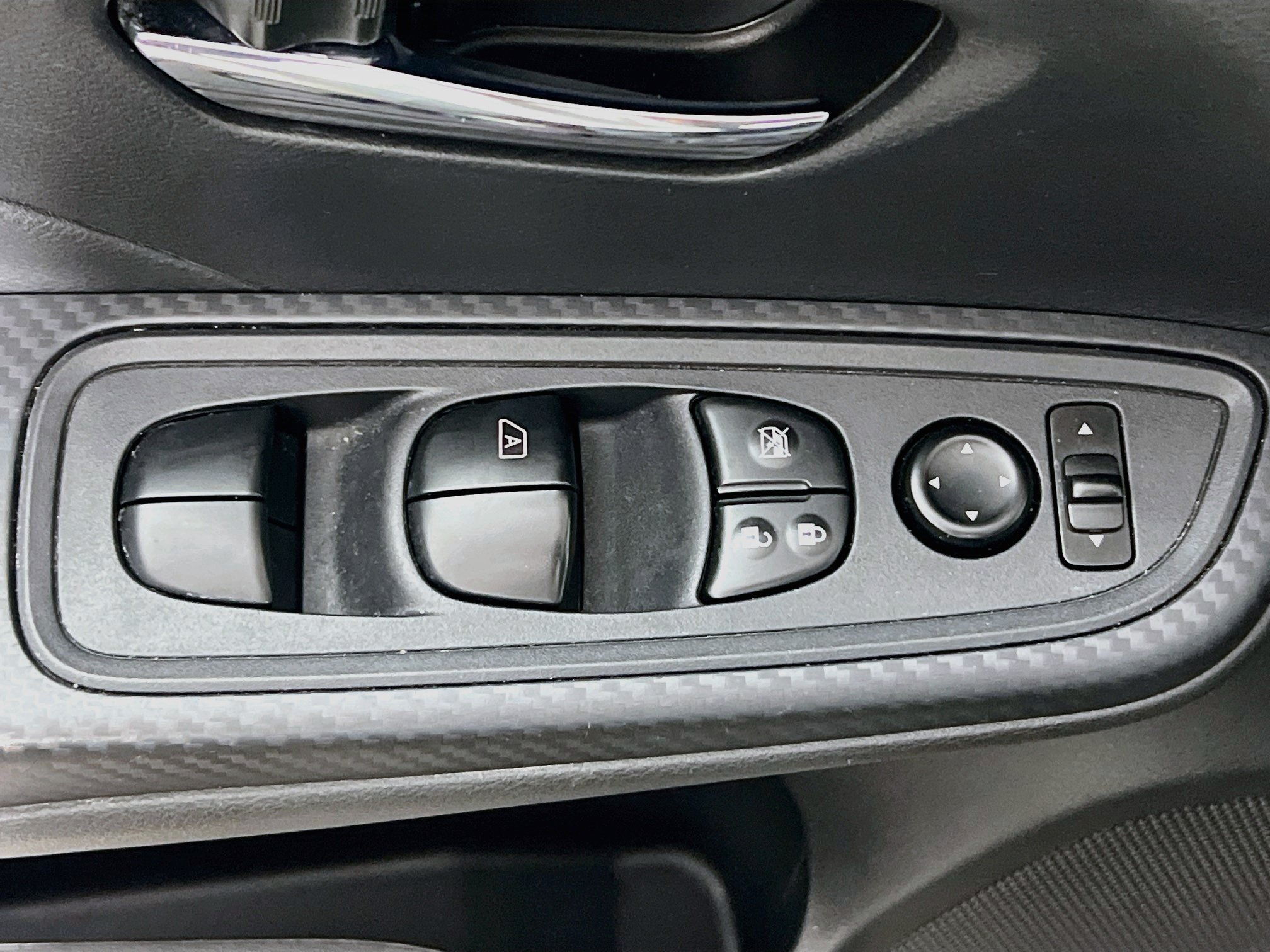 Used 2024 Nissan Versa SV FWD image 15