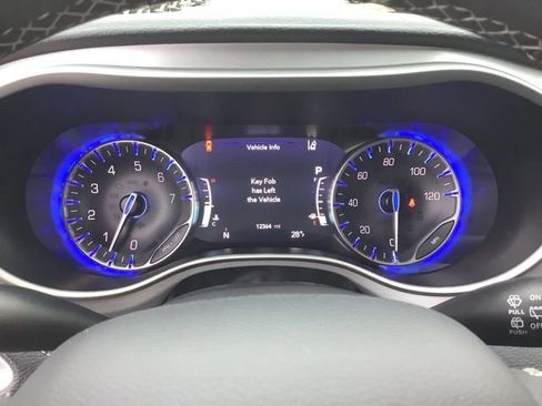 Used 2024 Chrysler Pacifica Touring-L w/ Uconnect Theater Family Group image 30