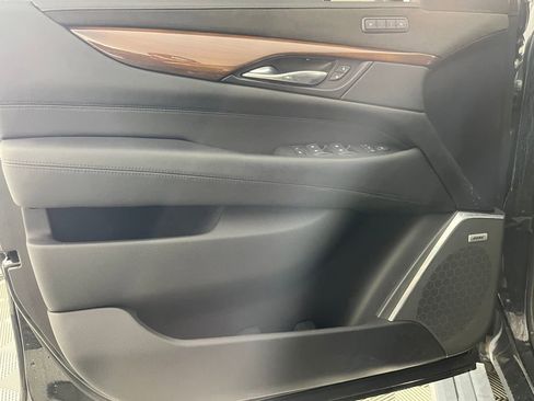 Used 2020 Cadillac Escalade Premium Luxury image 10
