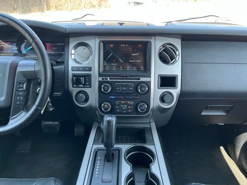 Used 2016 Ford Expedition XLT w/ Equipment Group 202A AWD/4WD image 22