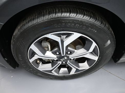Certified 2021 Kia Forte LXS FWD image 14