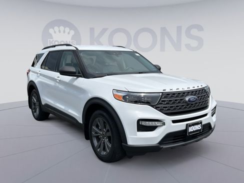Used 2021 Ford Explorer XLT w/ Equipment Group 202A AWD/4WD image 2