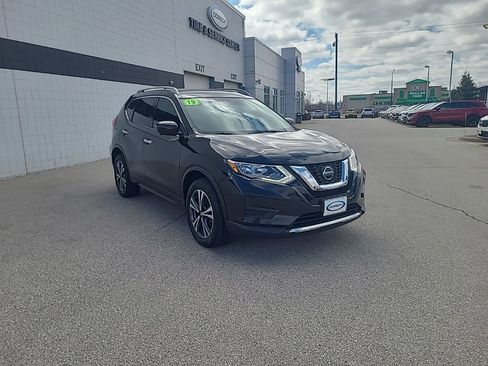 Used 2019 Nissan Rogue SV w/ Premium Package AWD/4WD image 9