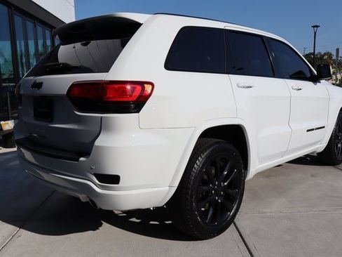 Used 2021 Jeep Grand Cherokee Laredo X image 3