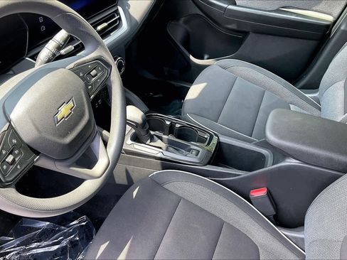 Used 2025 Chevrolet TrailBlazer LS w/ LS Convenience Package FWD image 17
