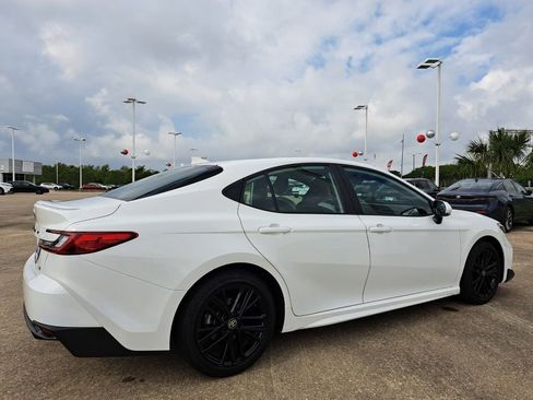 Used 2025 Toyota Camry SE w/ Multimedia Upgrade Package image 5