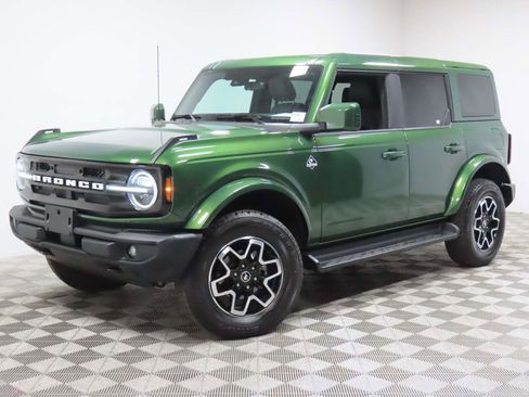 Used 2025 Ford Bronco Outer Banks AWD/4WD image 1