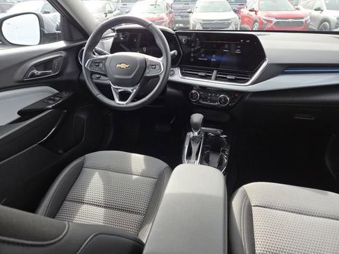 Certified 2025 Chevrolet Trax LT w/ Driver Confidence Package image 28