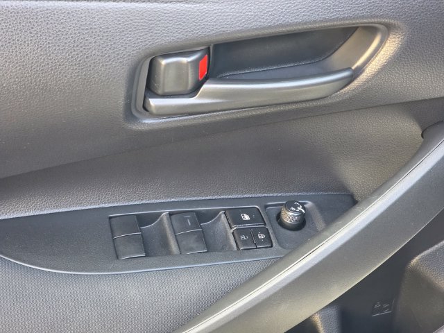 Used 2022 Toyota Corolla LE w/ Carpet Mat Package (TMS) FWD image 11
