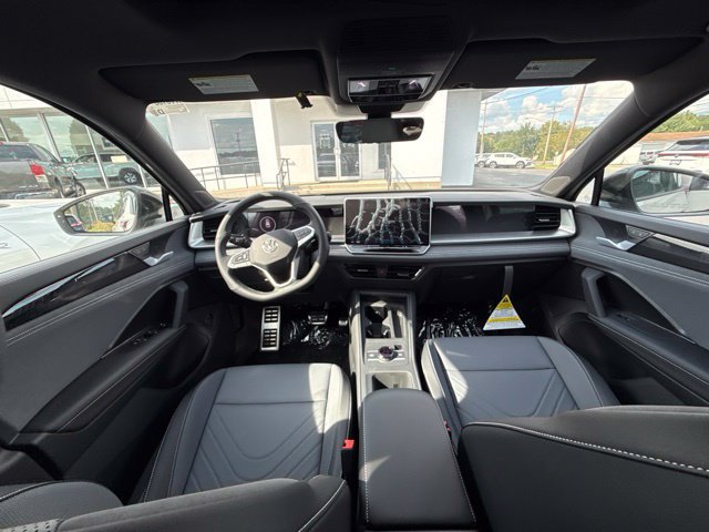 New 2026 Volkswagen Tiguan SE R-Line AWD/4WD image 9