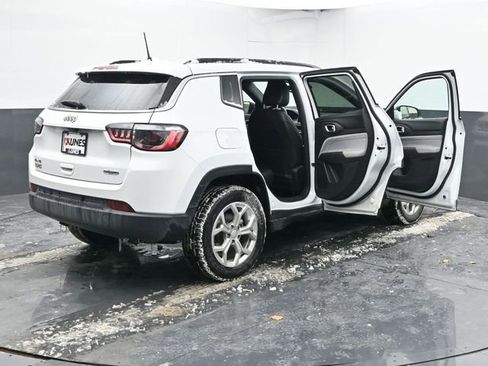 Used 2024 Jeep Compass Latitude image 54