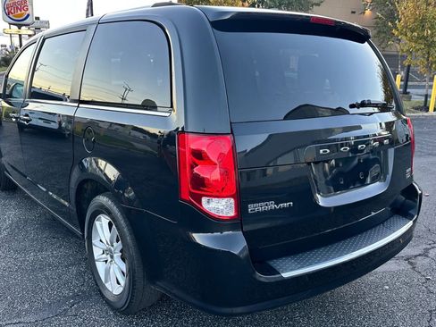 Used 2019 Dodge Grand Caravan SXT image 8