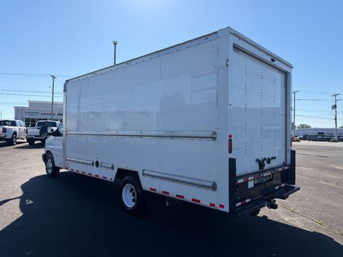 Used 2022 GMC Savana 3500 Extended w/ Power Convenience Package RWD image 6