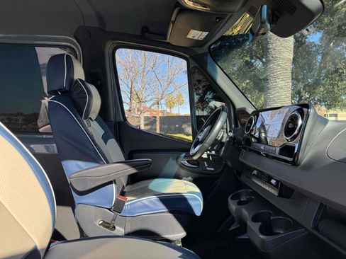 Used 2023 Mercedes-Benz Sprinter 2500 image 24