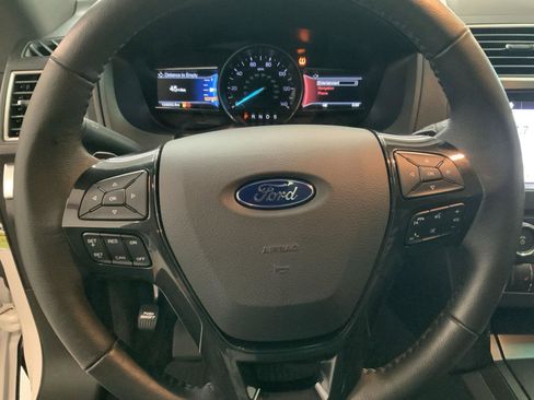 Used 2017 Ford Explorer XLT w/ Equipment Group 202A AWD/4WD image 20
