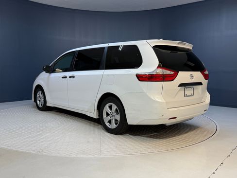 Used 2019 Toyota Sienna L image 3