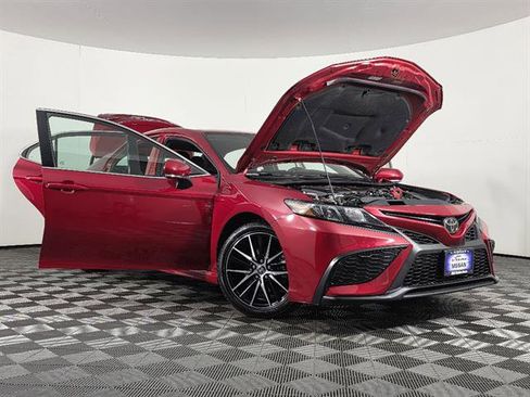 Used 2022 Toyota Camry SE w/ Cold Weather Package AWD/4WD image 43