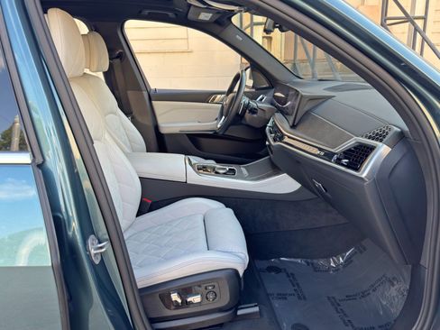 Used 2025 BMW X5 sDrive40i w/ Climate Comfort Package RWD image 16