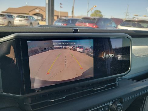 Used 2025 Jeep Wrangler Unlimited Sahara image 16