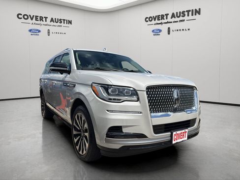 Used 2022 Lincoln Navigator L Reserve AWD/4WD image 7